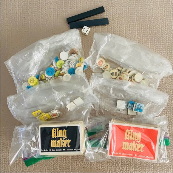 Vintage Bookcase Game, King Maker, c 1976 - Picture 6 of 9